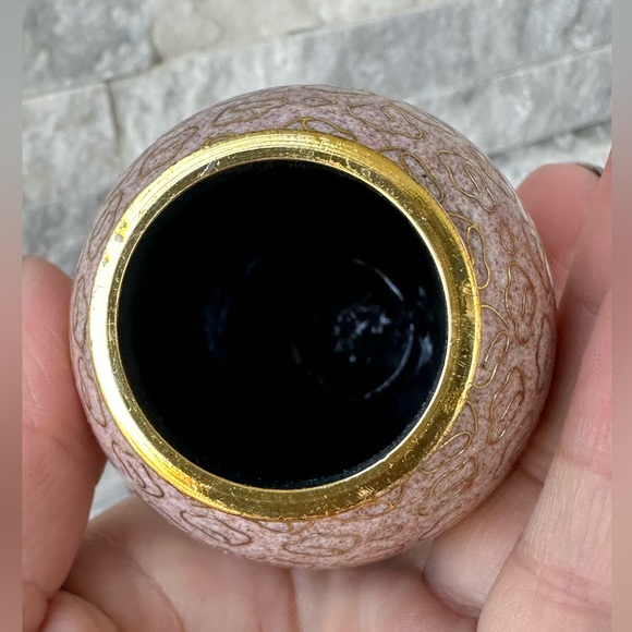 Vintage  Cloisonne  Asian Miniature  Praying Hands Design Jar Urn with lid - Picture 10 of 12